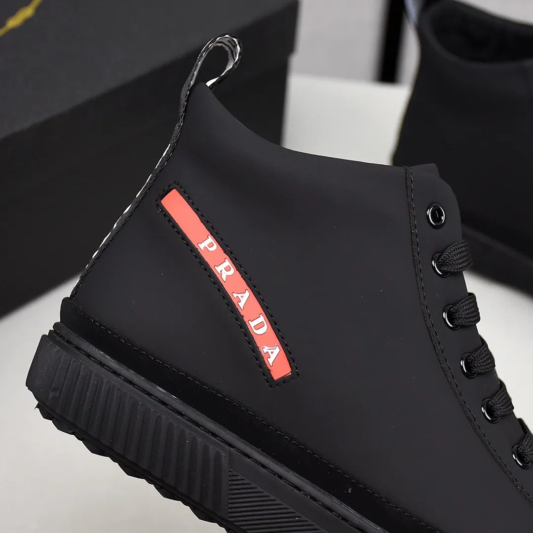 PRADA [Prada] high-top sports and casual shoes. Men's shoes 💰440💰. The upper is made of cowhide, sheepskin lining, rubber outsole, comfortable on the feet, men's size 38-44, choose according to your usual wearing size.